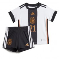Camiseta Alemania Ilkay Gundogan #21 Primera Equipación para niños Mundial 2022 manga corta (+ pantalones cortos)